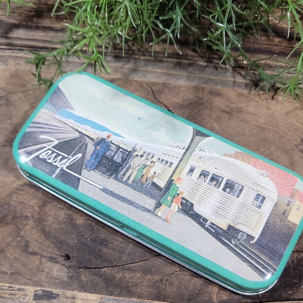 Vintage FOSSIL Tin